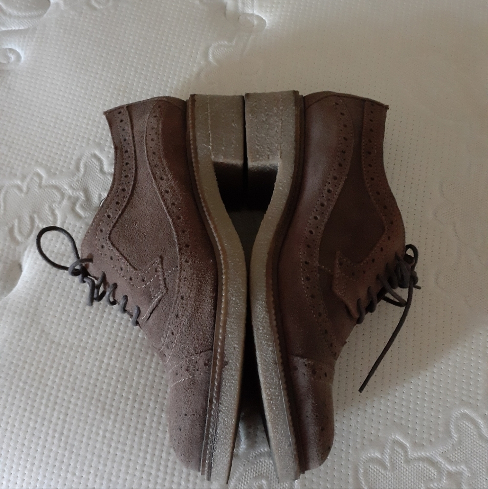 EUC*Shellys London taupe suede wingtip oxfords